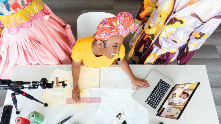 Fashion faculty teaches student online