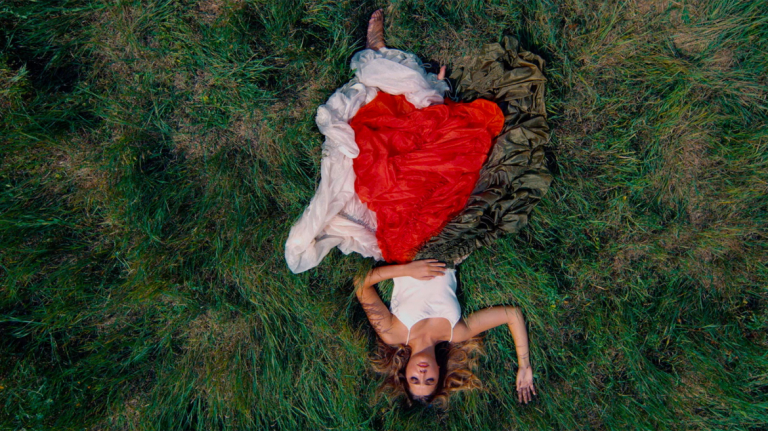 Play video of "Autour du Bal"